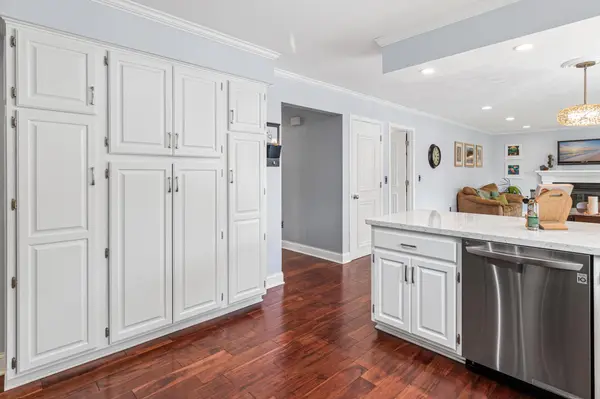 7859 Dover CV, Eden Prairie, MN 55347