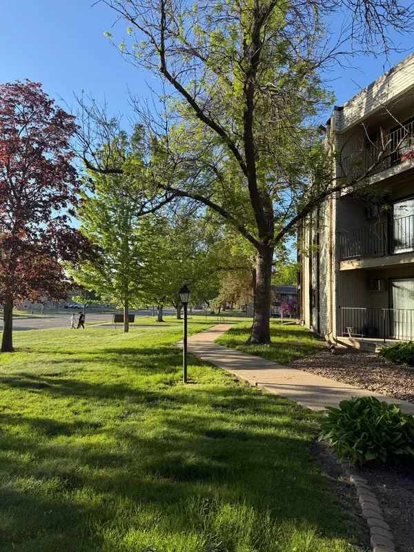 8935 Old Cedar AVE S #113, Bloomington, MN 55425