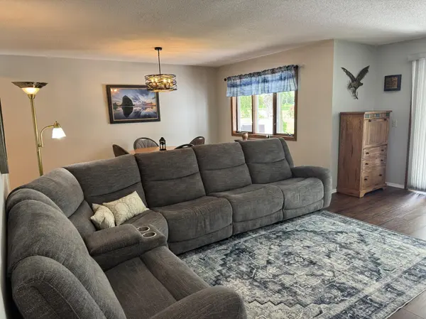 1518 Falcon DR, Fairmont, MN 56031