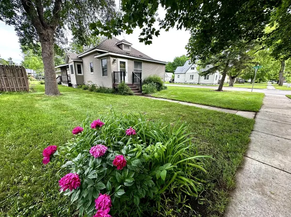 415 N 6th ST, Marshall, MN 56258
