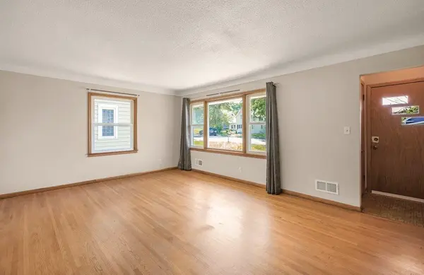 1140 Charlton ST, West Saint Paul, MN 55118