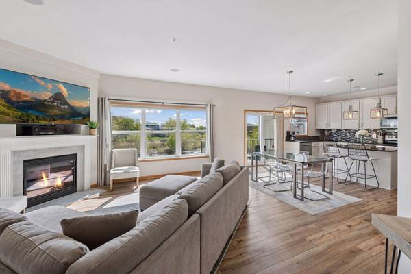 1238 Vernon DR, Carver, MN 55315
