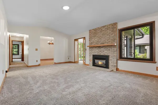 975 Yuma LN N, Plymouth, MN 55447