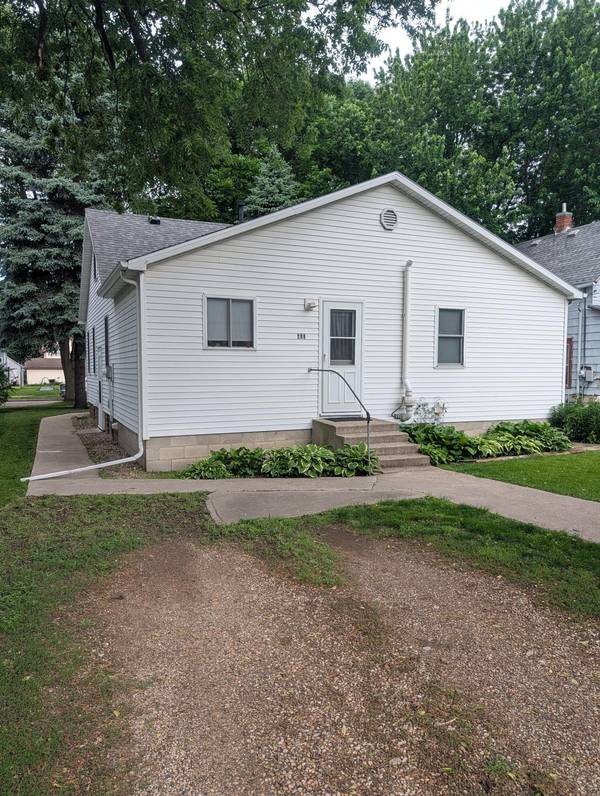 208 S 7th ST, Montevideo, MN 56265