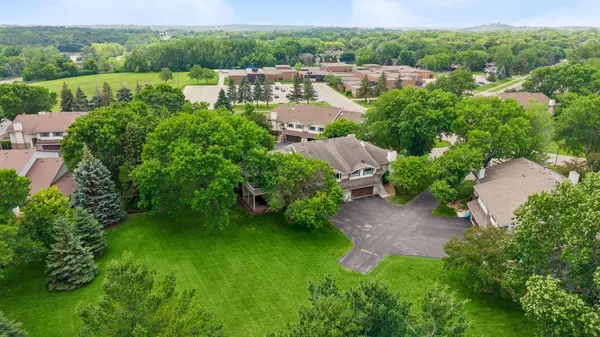 1015 Aston CIR, Burnsville, MN 55337