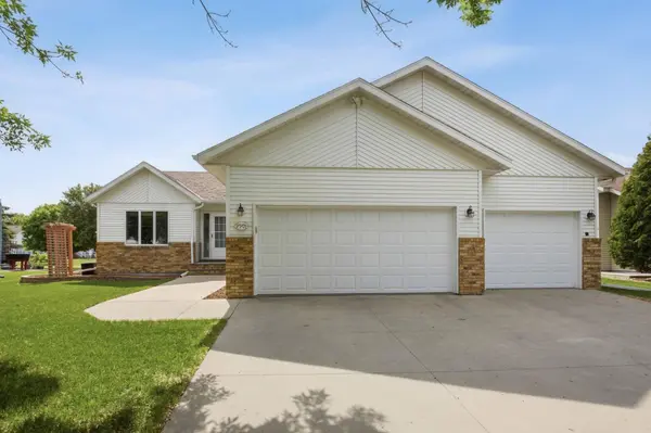 2901 32nd ST S, Fargo, ND 58103