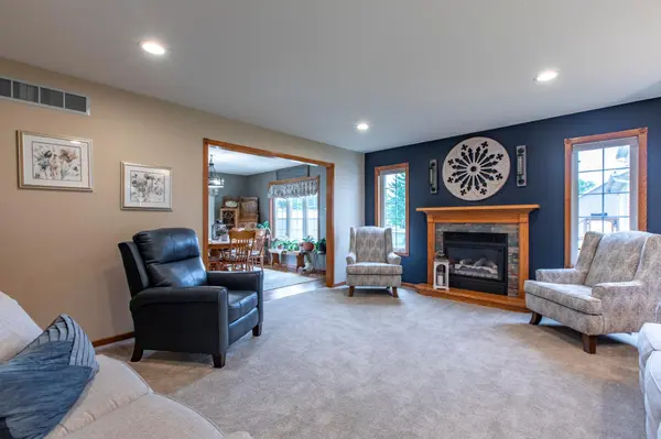 704 Country Estate CT SE, Stewartville, MN 55976