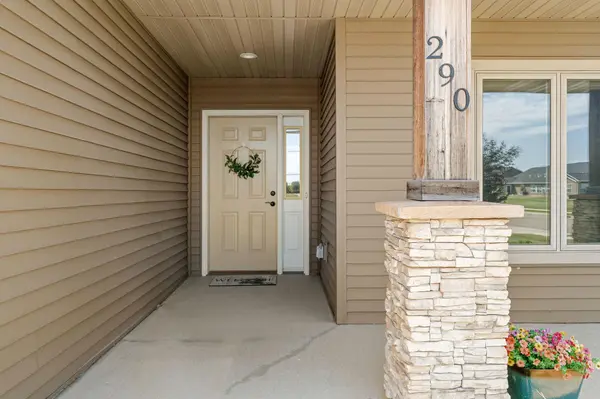 290 Acorn PL NE, Owatonna, MN 55060