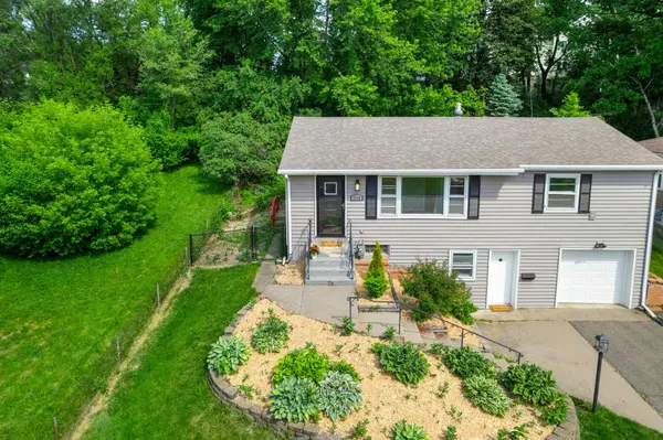 2736 McNair DR N, Robbinsdale, MN 55422