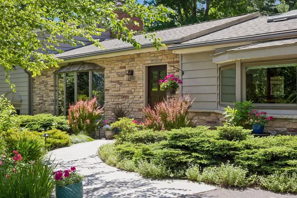 682 O'Neil RD, Hudson, WI 54016