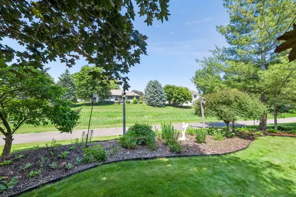 612 Butler DR, Belle Plaine, MN 56011