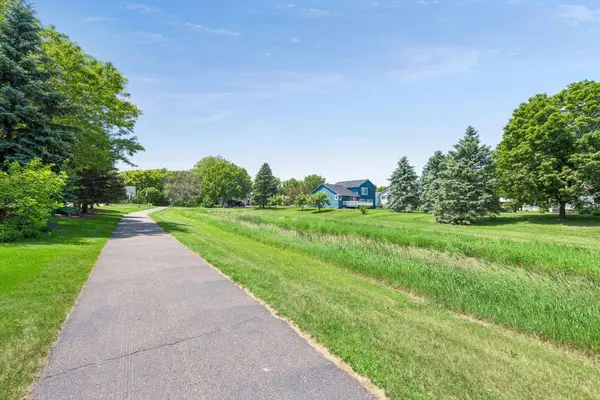 612 Butler DR, Belle Plaine, MN 56011