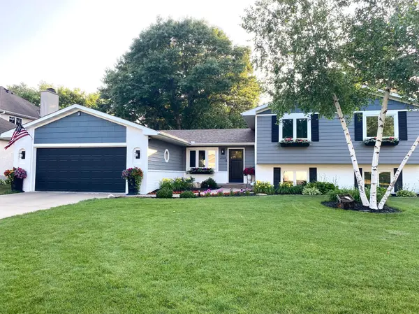 2129 Arkwright ST, Maplewood, MN 55117
