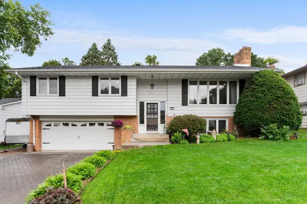 8 Imperial DR E, West Saint Paul, MN 55118