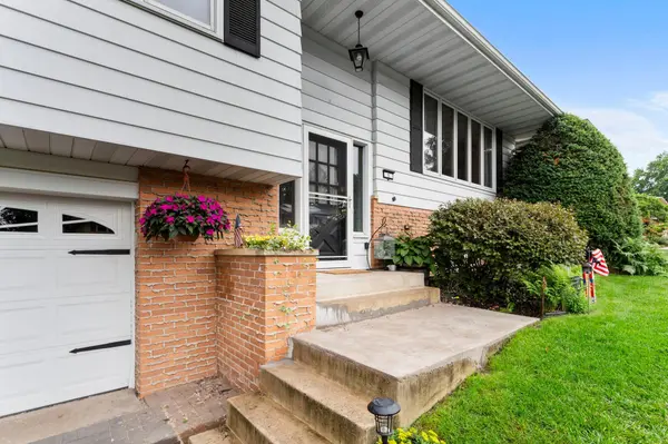 8 Imperial DR E, West Saint Paul, MN 55118