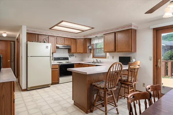224 Eagles Bluff RD, La Crescent, MN 55947