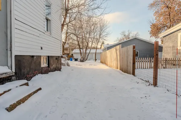 817 9th ST S, Fargo, ND 58103