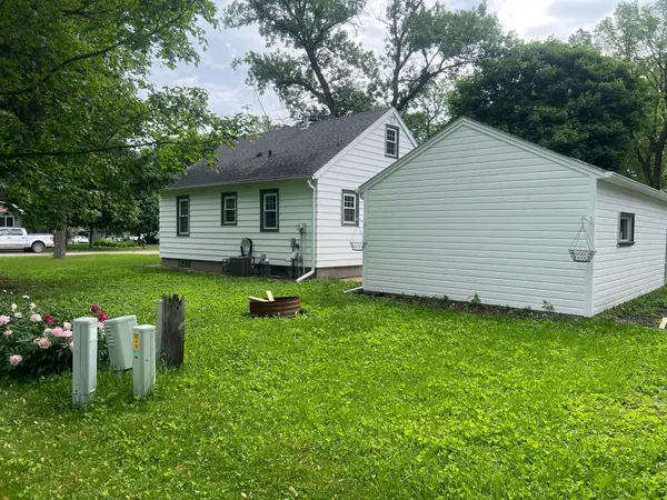 327 N Gilman AVE, Litchfield, MN 55355