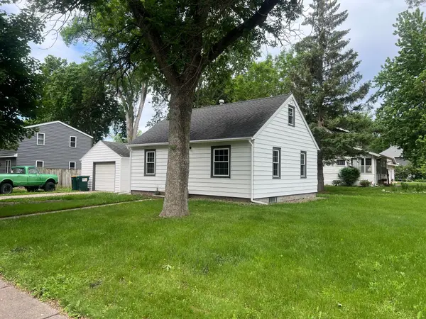 327 N Gilman AVE, Litchfield, MN 55355