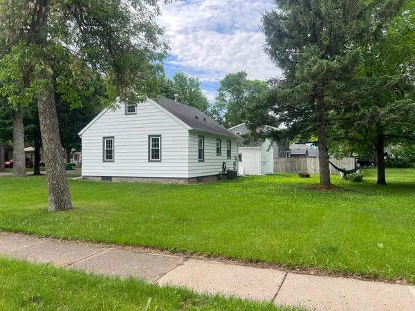 327 N Gilman AVE, Litchfield, MN 55355