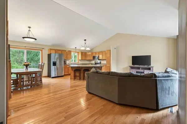 1129 Woodland DR, Howard Lake, MN 55349