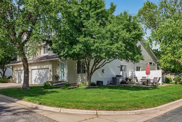 1649 Hamilton LN, Shakopee, MN 55379
