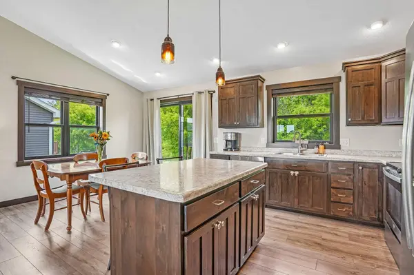 541 Prairie RD, New Richmond, WI 54017