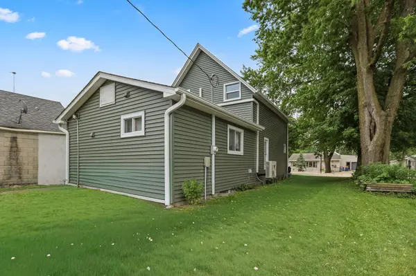 207 W Franklin ST, Morristown, MN 55052