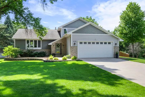 8204 Horizon DR, Shakopee, MN 55379