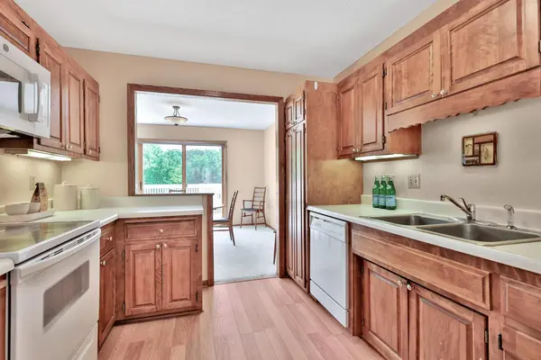 8286 Kingslee RD, Bloomington, MN 55438