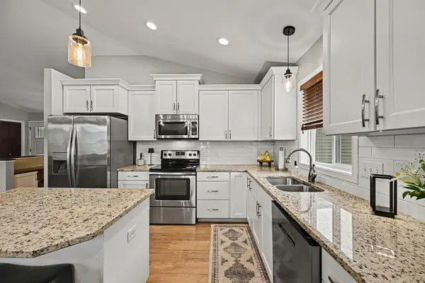 11477 Killarney DR, Chisago City, MN 55013