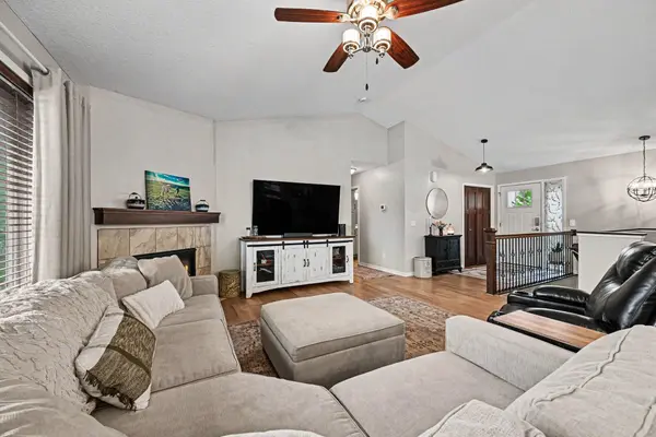 11477 Killarney DR, Chisago City, MN 55013