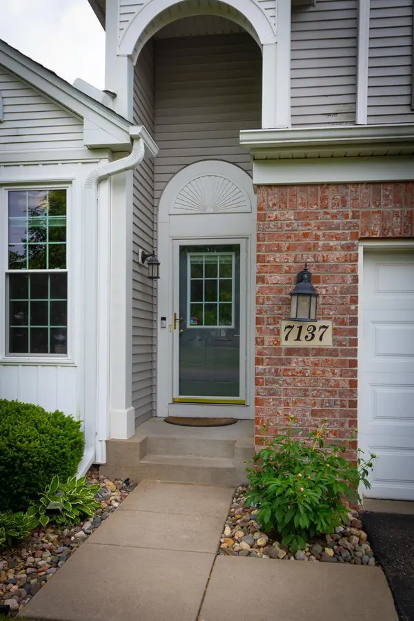 7137 Newbury RD, Woodbury, MN 55125