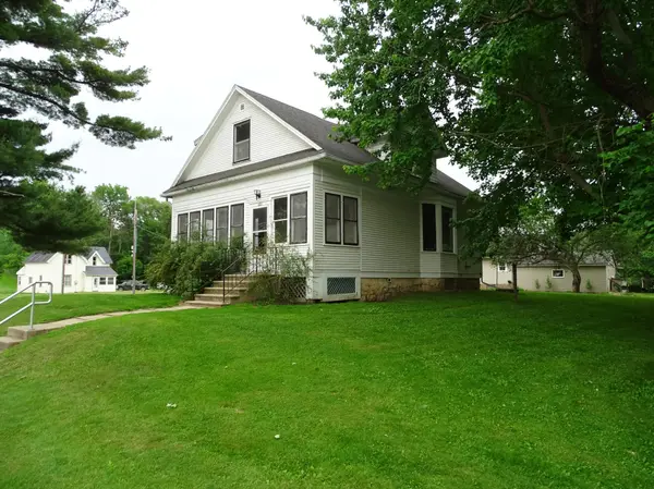 105 Maple AVE E, Plum City, WI 54761