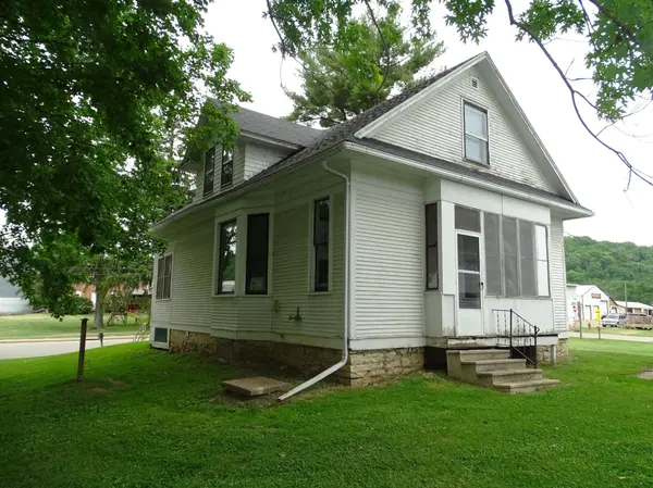 105 Maple AVE E, Plum City, WI 54761