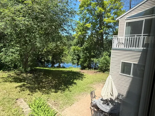 2339 Roselawn AVE W, Roseville, MN 55113