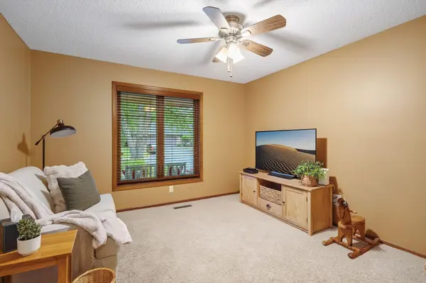 4876 Knottingham CIR, Eagan, MN 55122