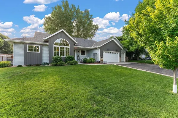 19137 Evenston DR, Farmington, MN 55024