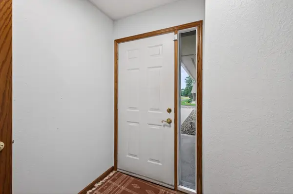 6710 Buckley CIR, Inver Grove Heights, MN 55076