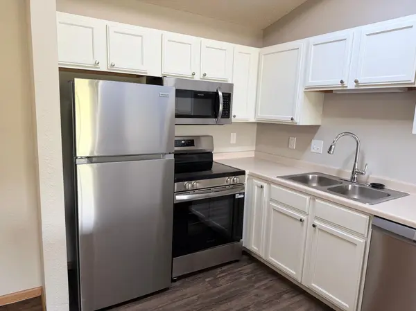 1321 Lake DR W #329, Chanhassen, MN 55317