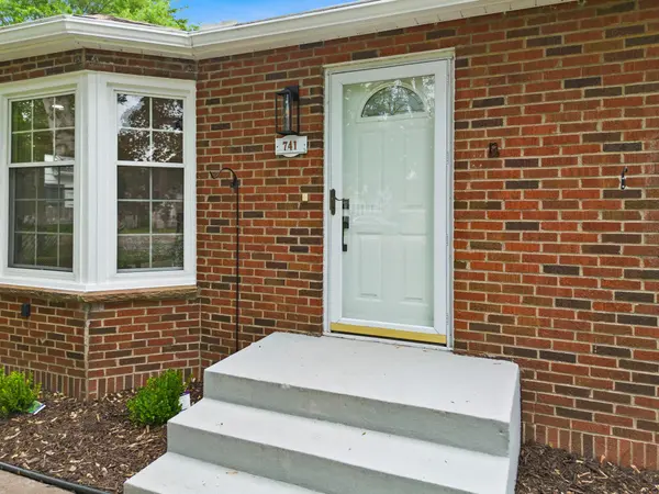741 Roselawn AVE E, Maplewood, MN 55117