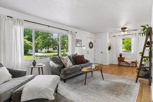 6164 Oak Knoll DR, Woodbury, MN 55125