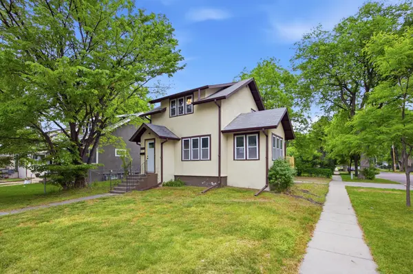 1124 University DR S, Fargo, ND 58103