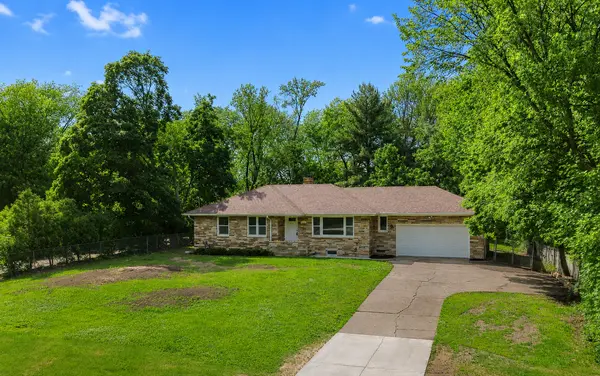 1985 Prosperity RD, Maplewood, MN 55109