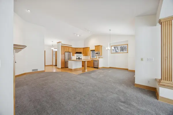 519 Holly LN N, Oakdale, MN 55128