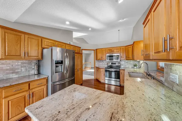 10408 Eagle Pointe TRL, Woodbury, MN 55129