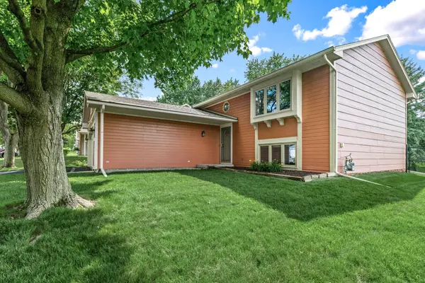 4275 Eagle Crest DR, Eagan, MN 55122