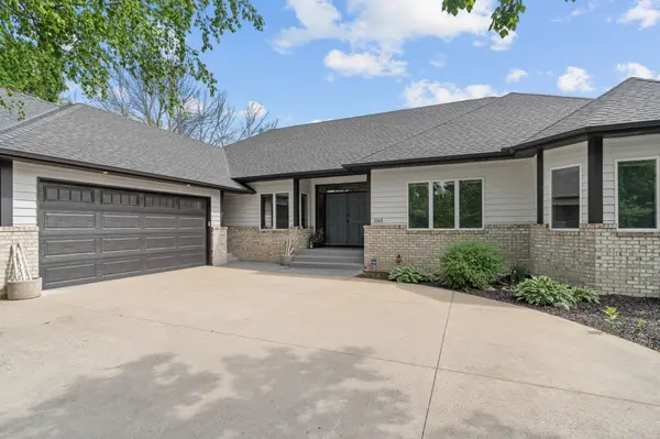 2065 Woodstone CT, Victoria, MN 55386