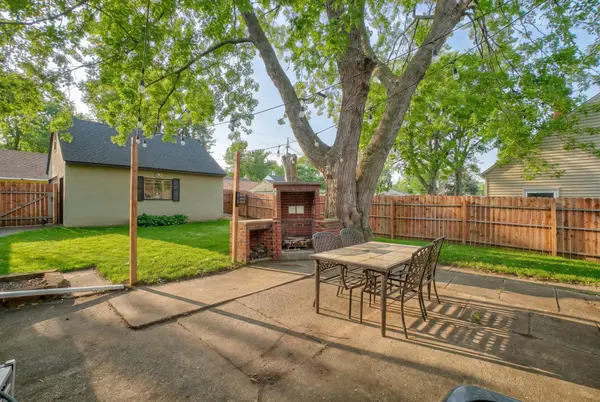 1742 Nevada AVE E, Saint Paul, MN 55106