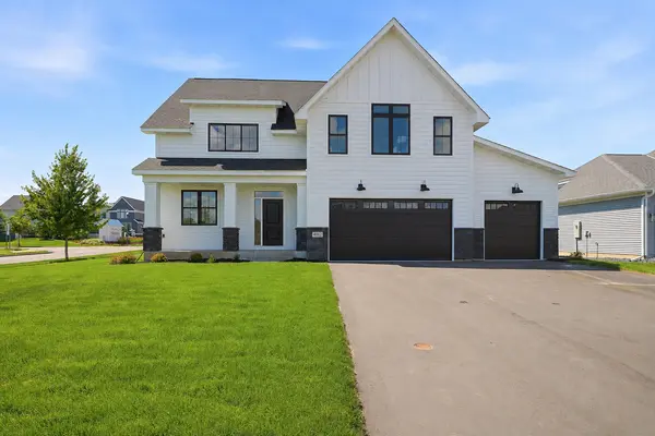 4012 Savanna CT, Chaska, MN 55318